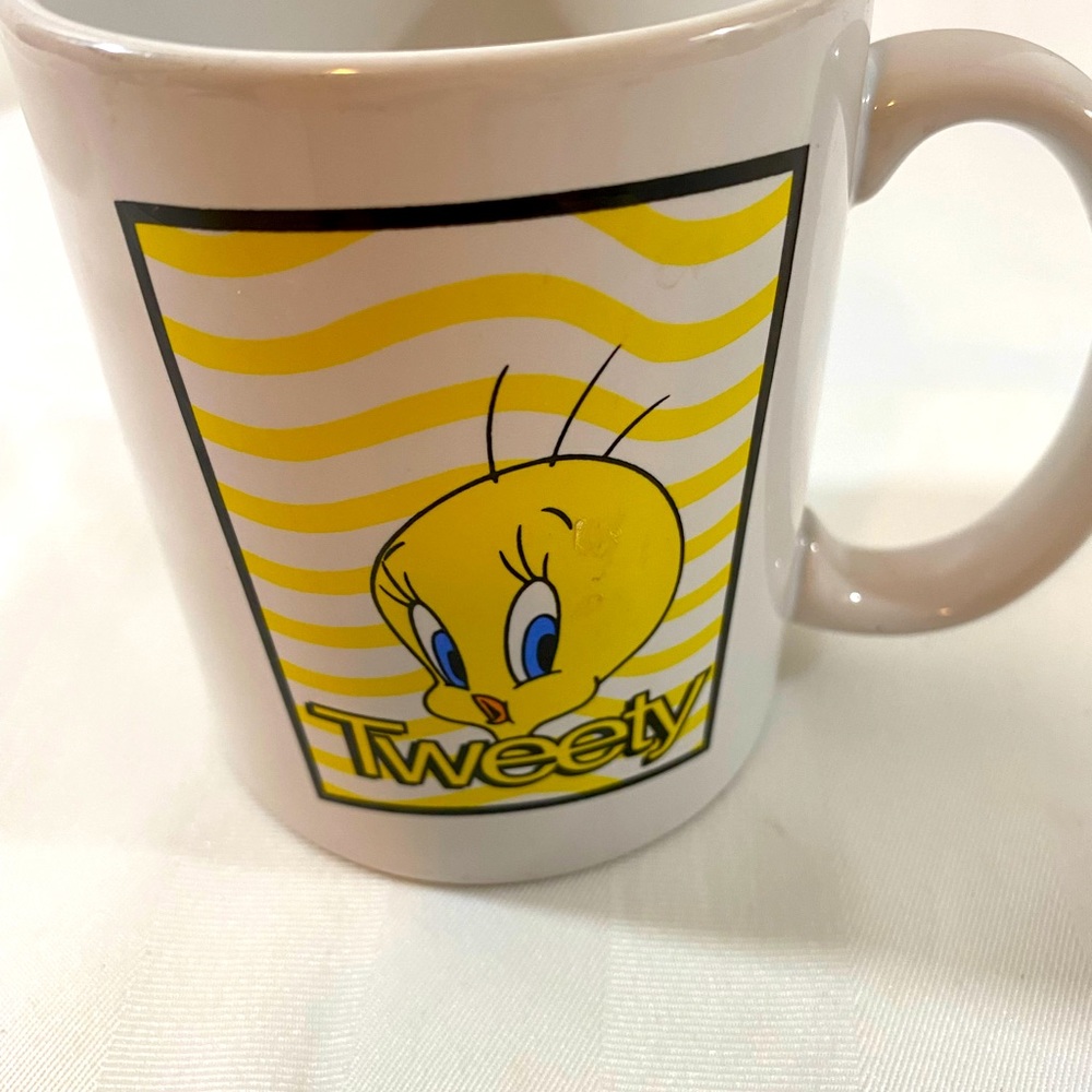 Six flags looney tunes tweety mug